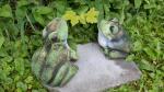 žába bětka,malovaná keramická,zahradní dekorace s kamarádkou